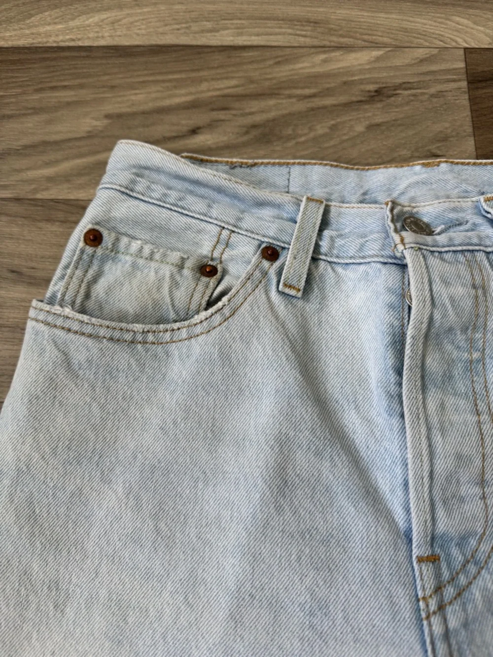 Levi's 501 100% Cotton Jeans Button Fly Light Wash Denim Size 26x30